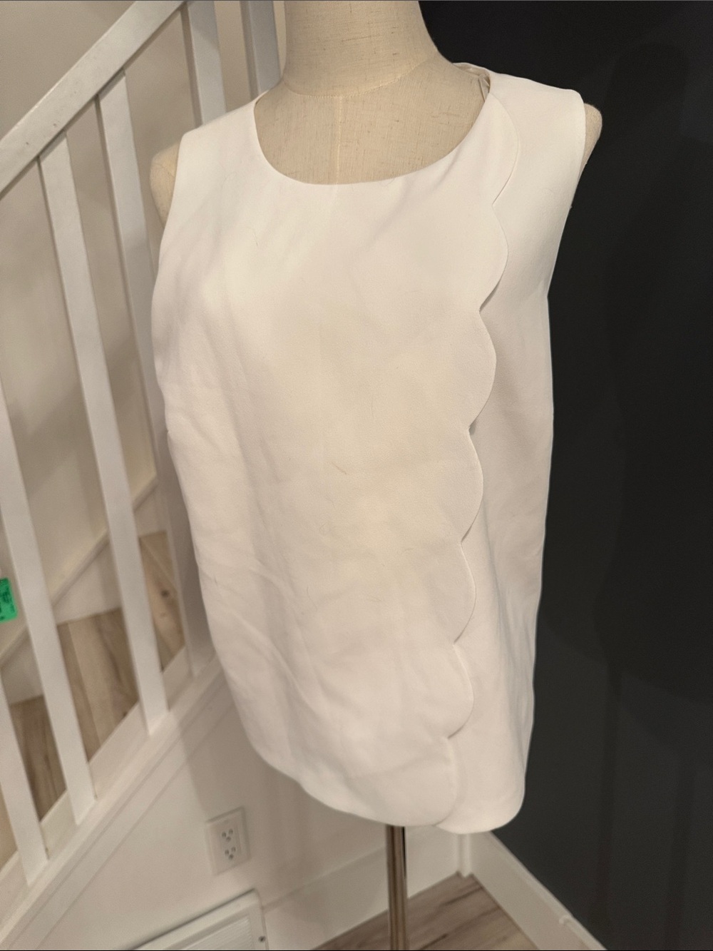 White Scalloped Edge Sleeveless Blouse. Size L